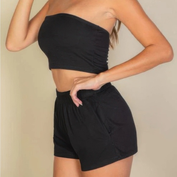 Simple Solid Tube Top And Shorts Set - Picture 5 of 6